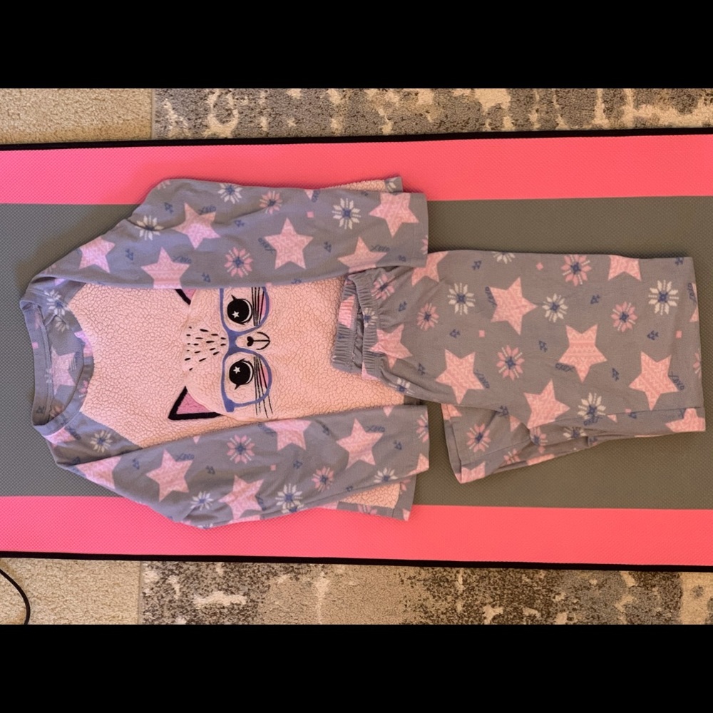 🎈Beautiful warm comfortable girls pjs set.